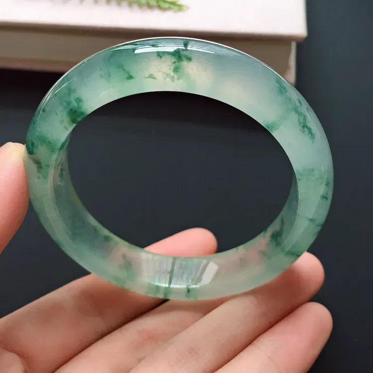 正圈53.6mm,高冰飘花手镯,荧光闪闪,灵动飘逸,高贵优雅