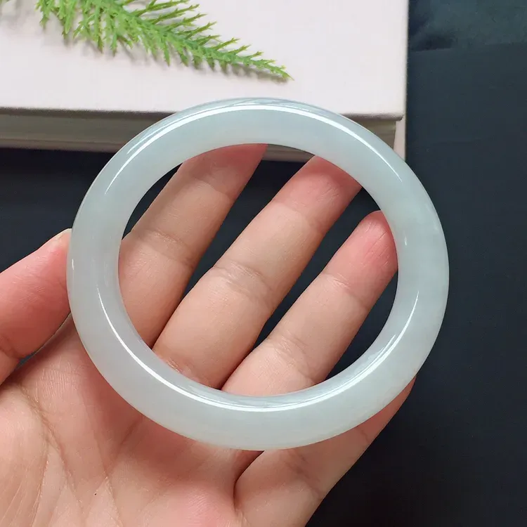 5mm,糯化种白色手镯,水润质地,清新宜人