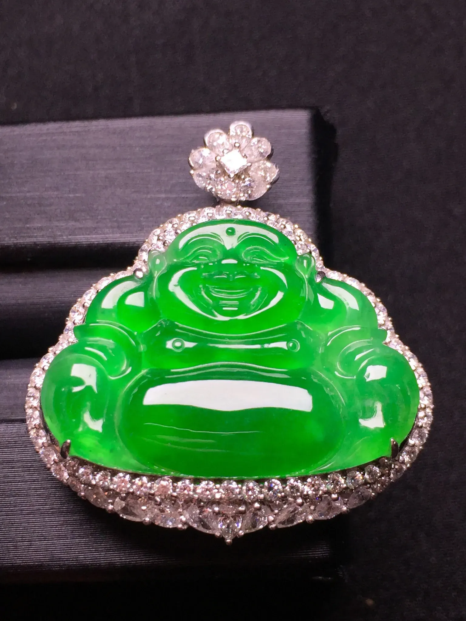 缅甸天然翡翠a货 水润厚装带绿山水吊坠,克重:52.08,尺寸66.7*36*10.