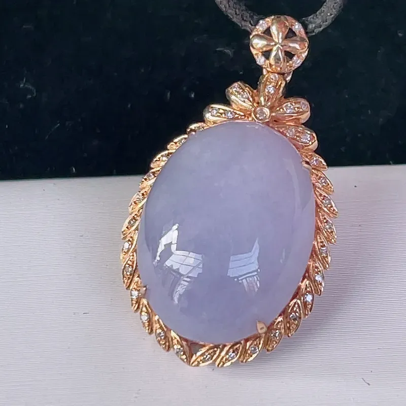 18k金伴钻镶嵌,冰润紫罗兰蛋面翡翠挂件,大件厚庄,清秀高雅,高贵大方