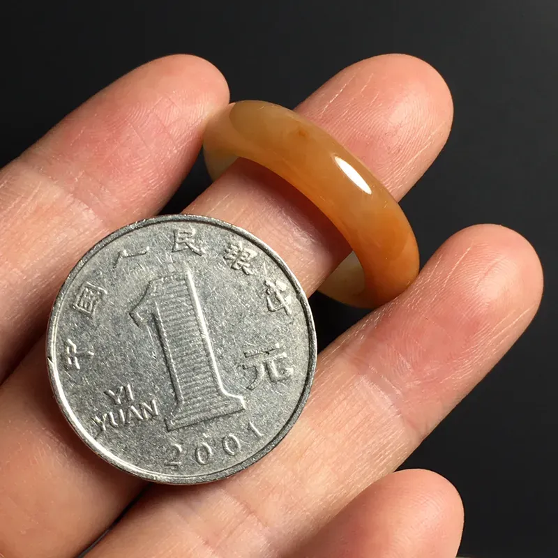 糯化种黄翡指环 外径27宽5.5厚4毫米 内直径19毫米 水润细腻 色泽红润