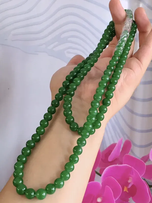 #自然光拍#满绿珠链，色泽艳丽，细腻精美。108粒。