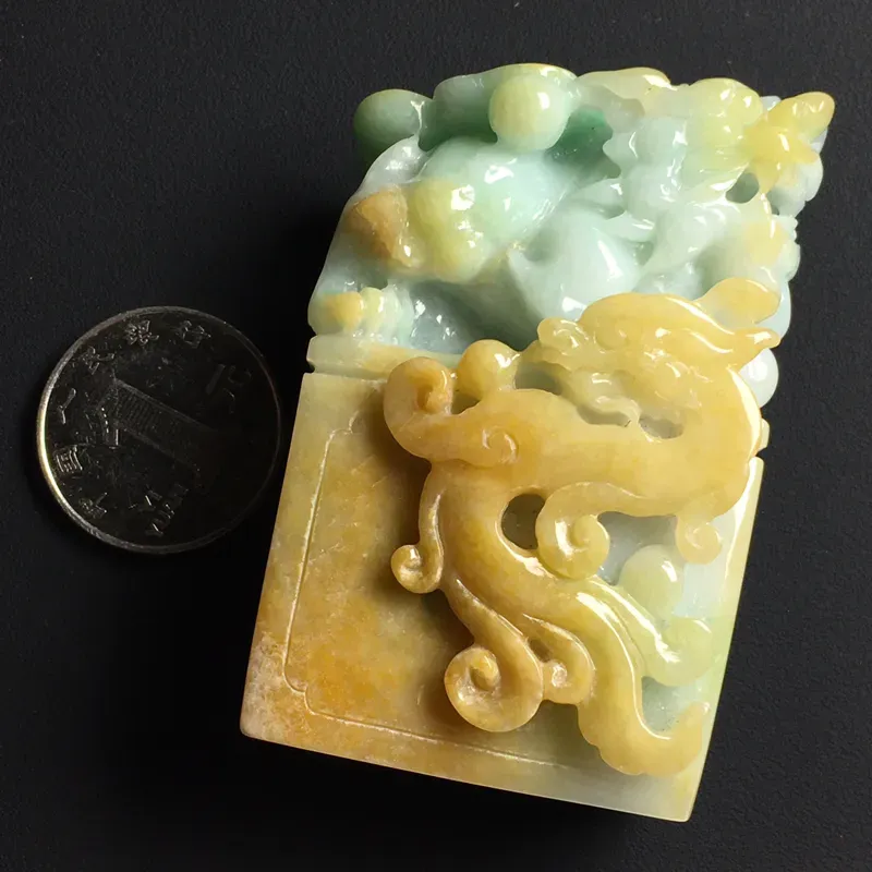 黄加绿貔貅印章 裸石尺寸63-39-19毫米 玉质水润  色彩亮丽 美观时尚 雕工精湛
