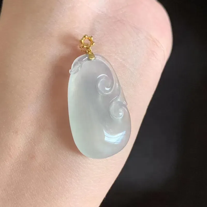 冰种如意 种好冰透 底色清爽
 
18k金扣 裸石30-19-5.5mm