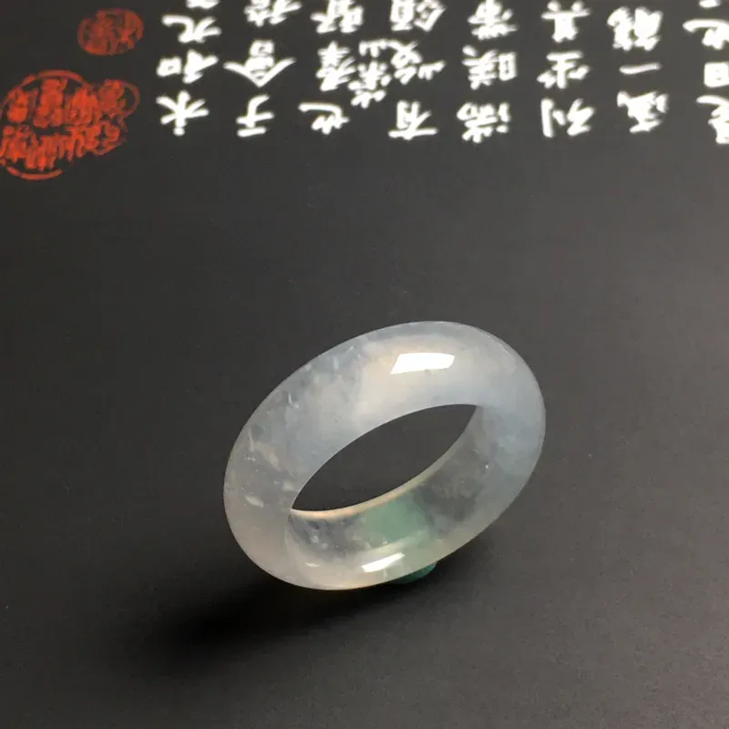 冰种指环 水润通透 质地细腻 款式时尚 内直径18毫米