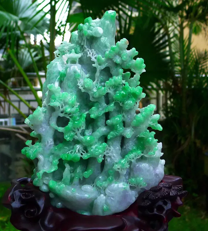 (招财猫)翡翠俏色巧雕招