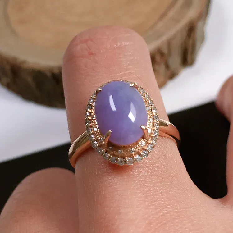 糯种紫罗兰翡翠戒指，料子细腻，色泽鲜艳，指圈:13#，裸石尺寸:10-7.3-4.4