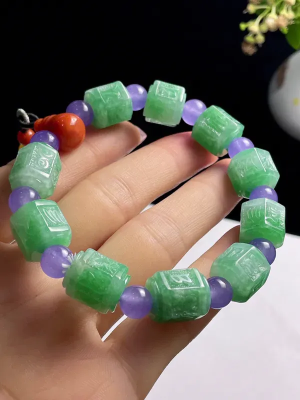 天然翡翠果绿精致路路通手串【尺寸】11.8*12.