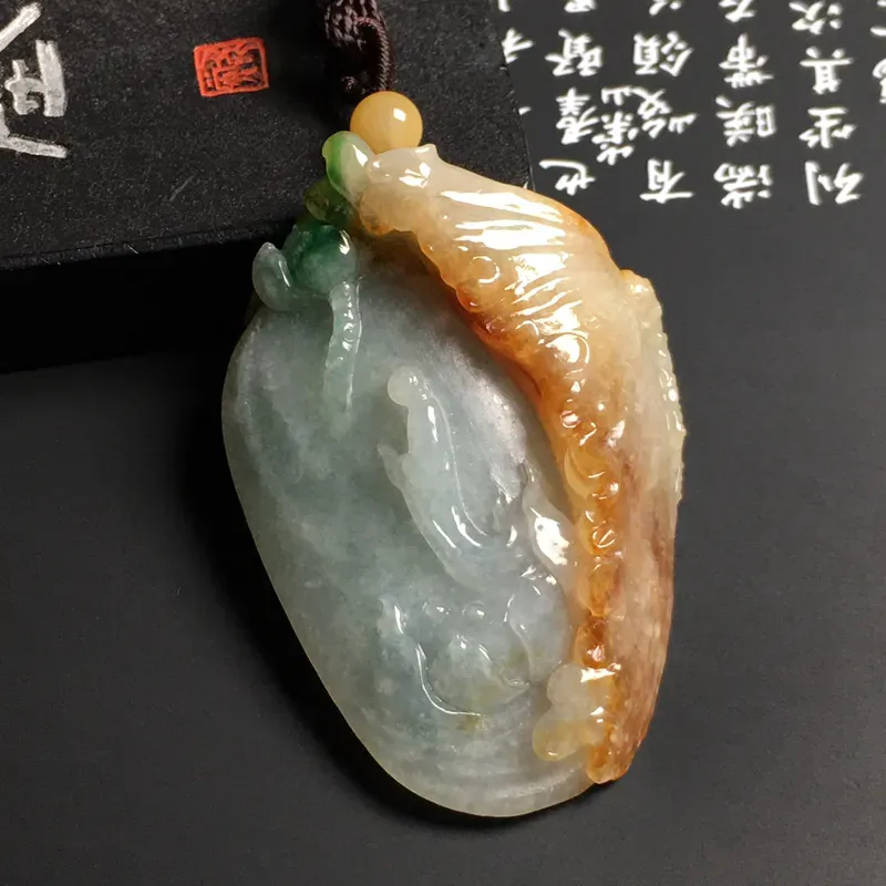 豆种黄加绿【花开见佛】吊坠 色彩艳丽 质地细腻 雕工精湛 顶珠为翡翠