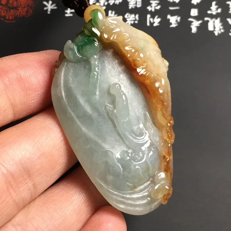 豆种黄加绿【花开见佛】吊坠 色彩艳丽 质地细腻 雕工精湛 顶珠为翡翠