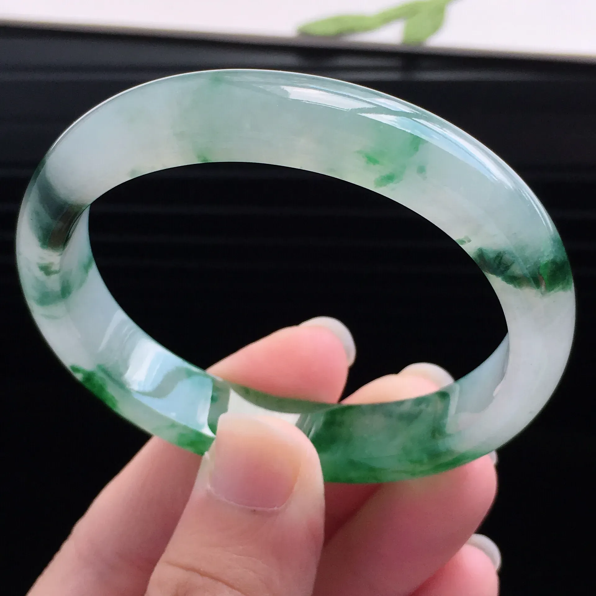 贵妃冰飘阳绿花宽边手镯内径520mm天然a货翡翠手镯玉质细腻温润种水好