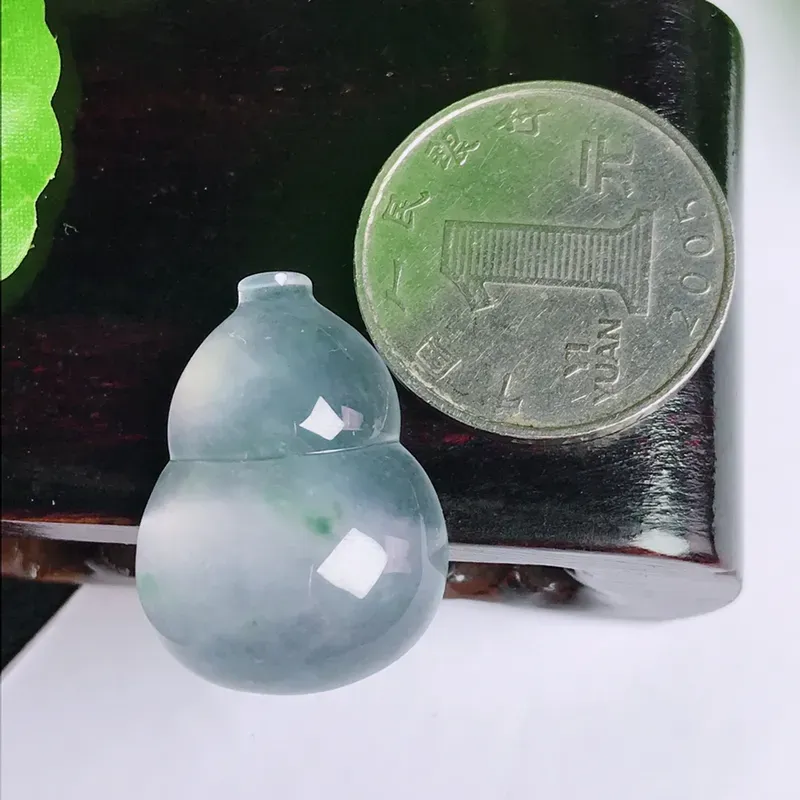 A货翡翠-种好冰飘花葫芦，尺寸-27.1*20.1*7.2mm