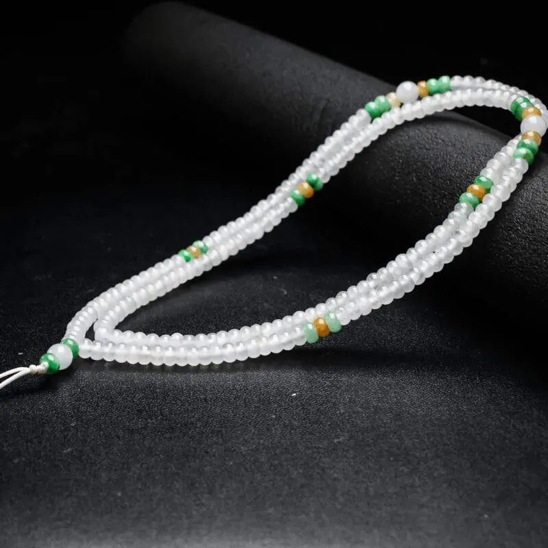 天然翡翠珠链，共224颗珠子，取其中一颗珠尺寸5*3mm，玉质莹润，清秀高雅，佩戴效果时尚漂亮。