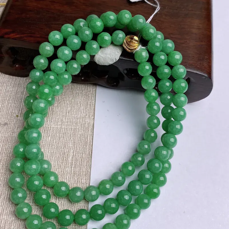 A货翡翠-种好满绿圆珠项链，尺寸-6.7mm，配珠为装饰品