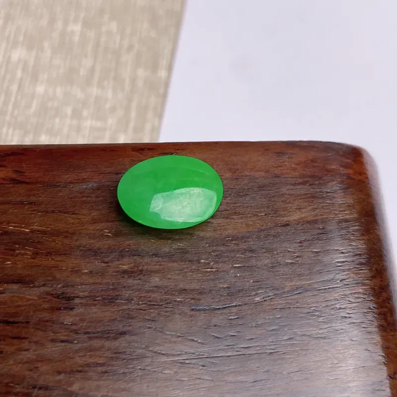 A货翡翠-种好满绿蛋面镶嵌件，尺寸-11.6*8.9*4.5mm