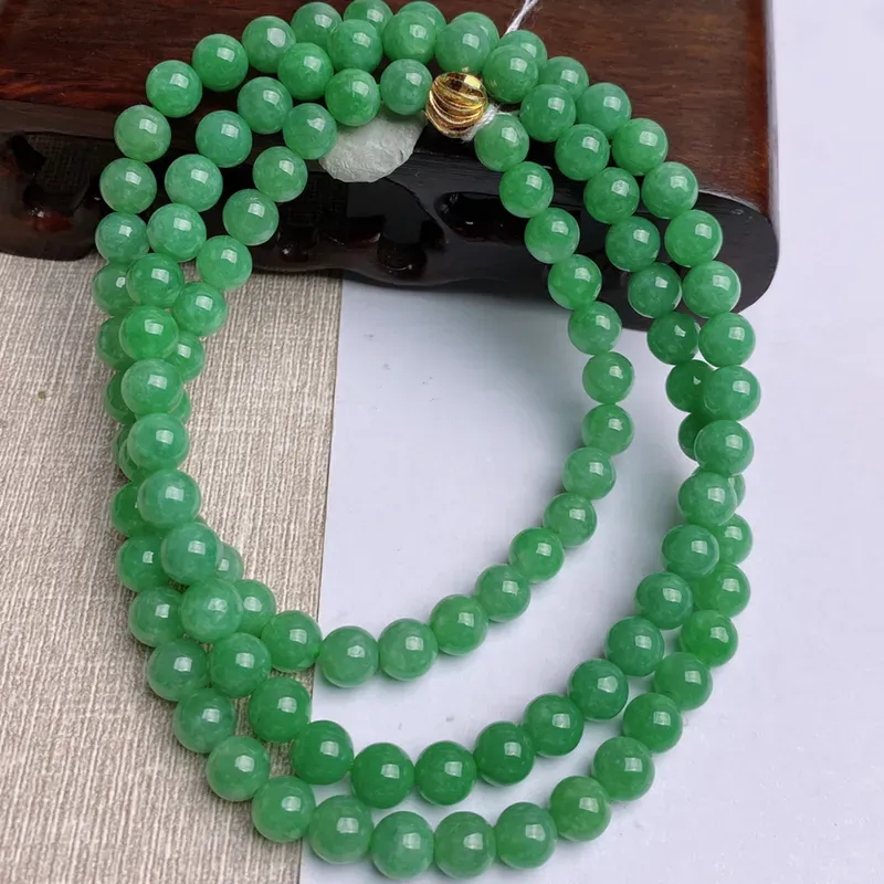 A货翡翠-种好满绿圆珠项链，尺寸-6.7mm，配珠为装饰品