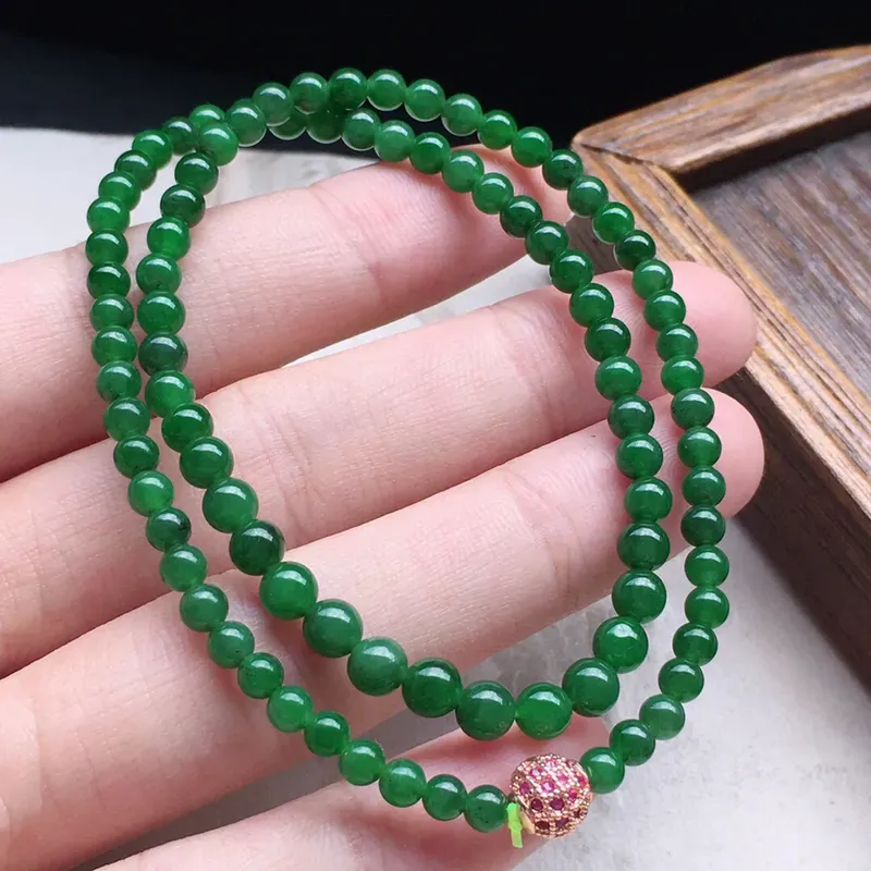 串珠手串，翡翠满绿圆珠手串（铜扣），自然光实拍，玉质莹润，佩戴佳品，单颗尺寸：4.3mm，92颗，重9.56克
