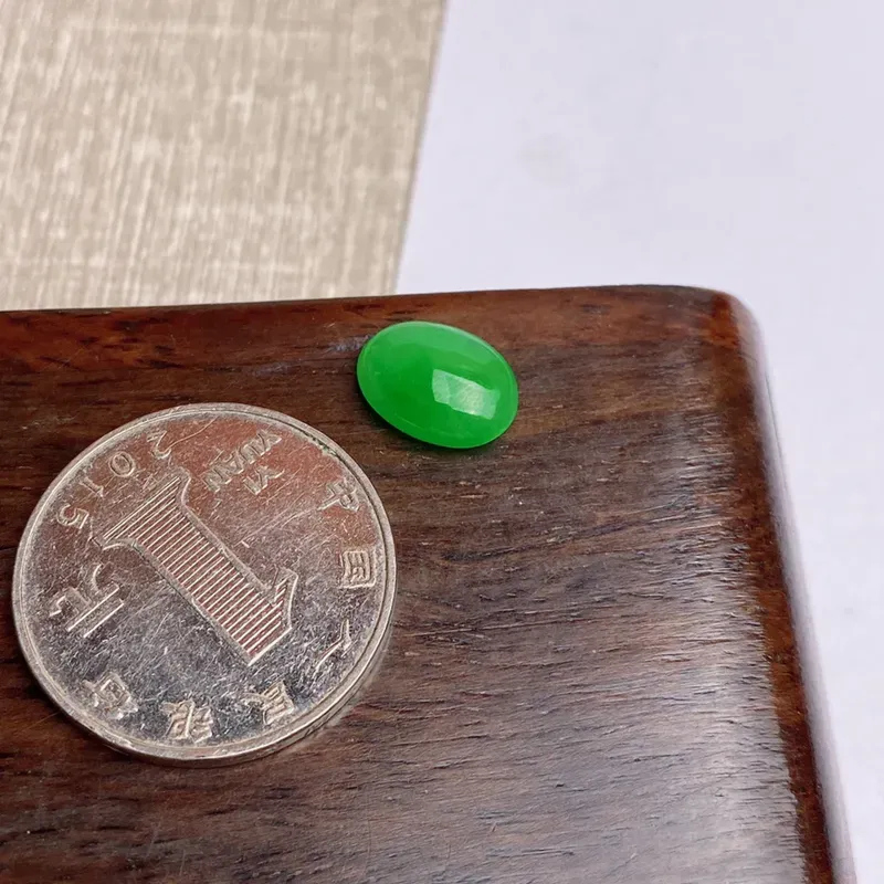 A货翡翠-种好满绿蛋面镶嵌件，尺寸-11.6*8.9*4.5mm