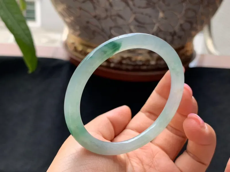 52圈口,飘花圆条手镯,花色灵动,优雅显气质,尺寸:52.3-6.1-7.