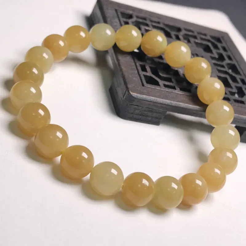 糯化种黄翡翠珠链手串、直径8.0毫米、质地细腻、色彩鲜艳、A109C3651