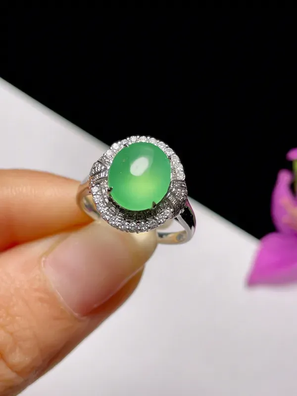 天然翡翠冰种果绿蛋面戒指【尺寸】17.5(mm)【裸石】10.1*8.