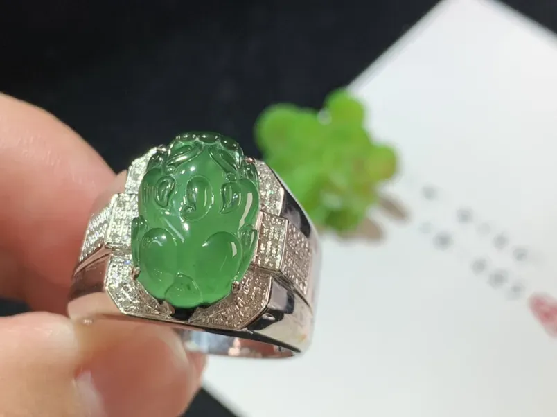 戒指，满绿貔貅戒指，18k金伴钻，雕工精细，佩戴大气，裸石规格：15.1-9.8-2.8