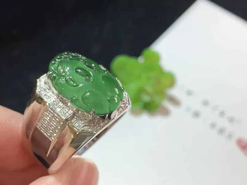 戒指，满绿貔貅戒指，18k金伴钻，雕工精细，佩戴大气，裸石规格：15.1-9.8-2.8