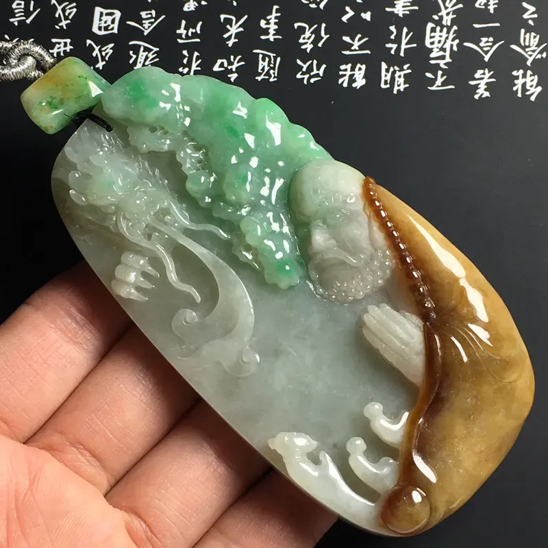 双彩祥龙罗汉吊坠 尺寸88-45.5-12毫米 色彩艳丽 雕工精湛 厚装大气