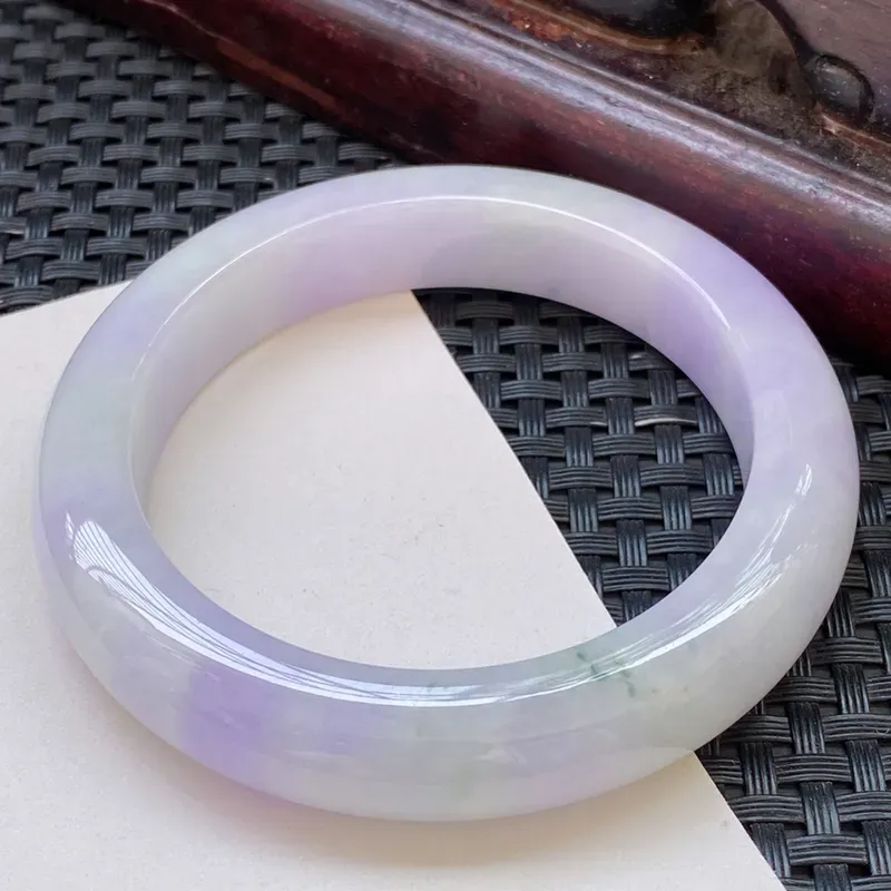 无纹裂 淡紫手镯：57.1mm 自然光实拍 天然翡翠Ａ货细腻油润淡紫宽边手镯