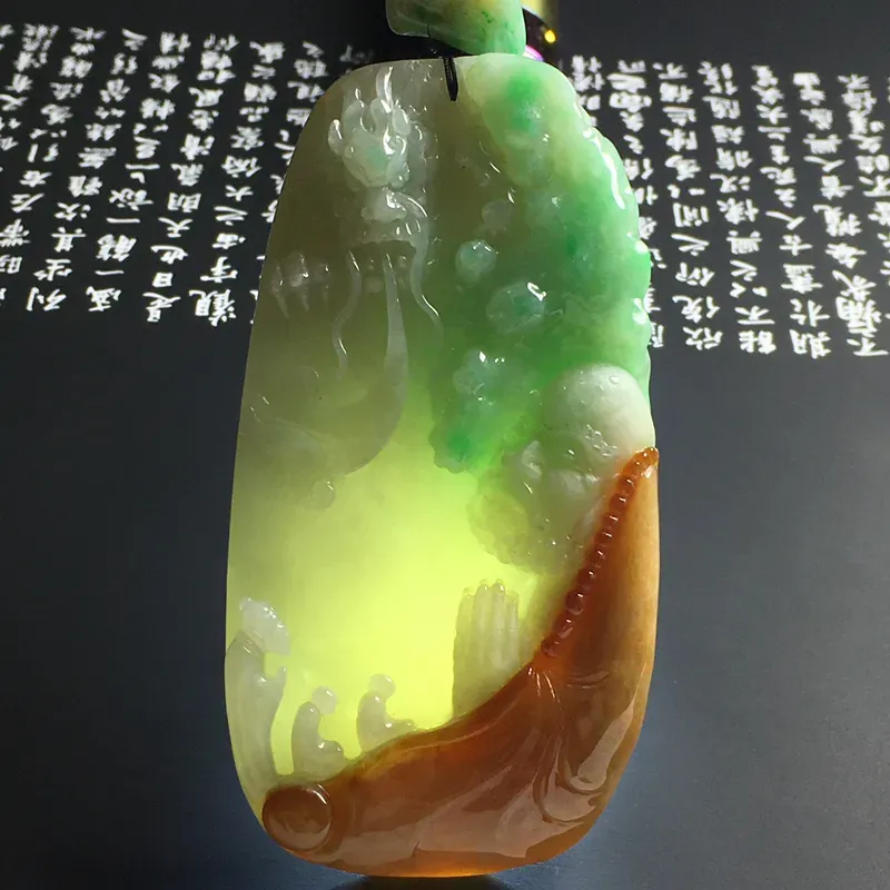 双彩祥龙罗汉吊坠 尺寸88-45.5-12毫米 色彩艳丽 雕工精湛 厚装大气