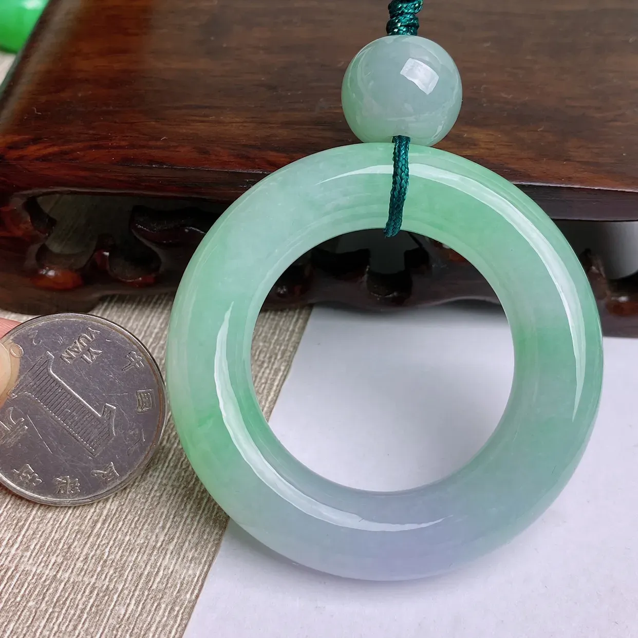 自然光实拍~冰笑佛翡翠挂件,冰透水润,胶感十足, 种水足 ,圆润饱满