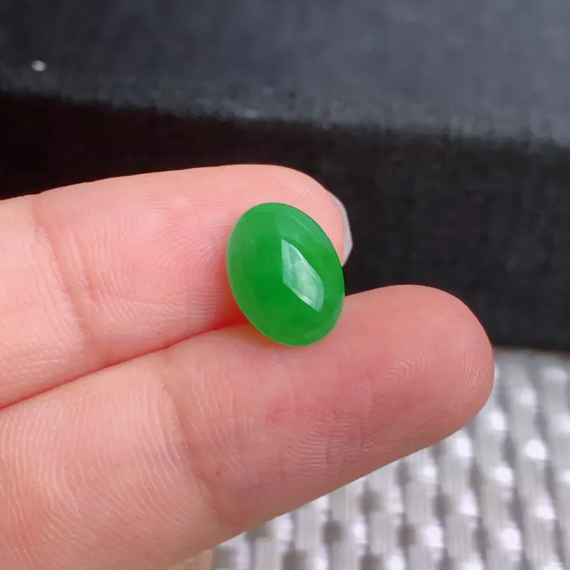 A货翡翠-种好满绿蛋面镶嵌件，尺寸-11.4*8.4*4.2mm