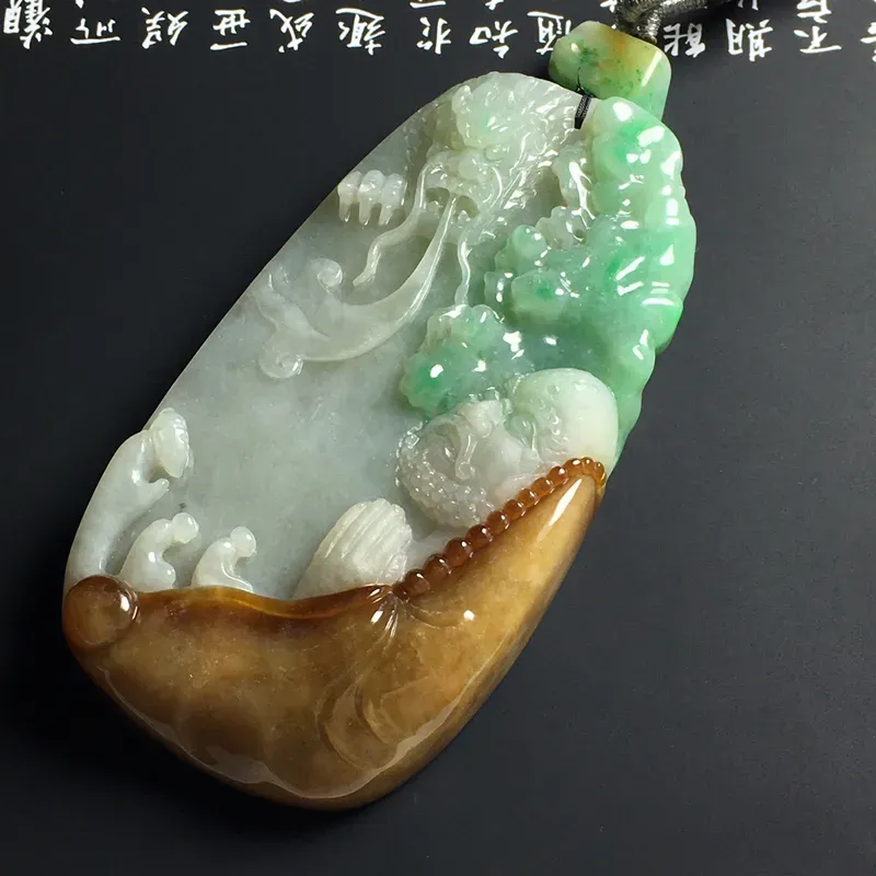 双彩祥龙罗汉吊坠 尺寸88-45.5-12毫米 色彩艳丽 雕工精湛 厚装大气