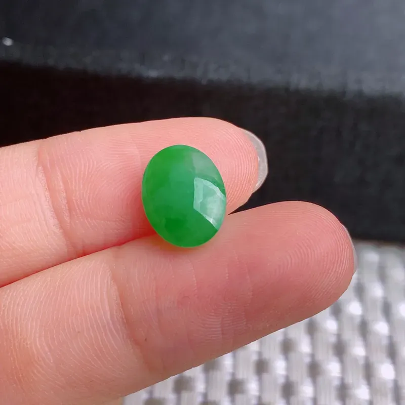 A货翡翠-种好满绿蛋面镶嵌件，尺寸-11.4*8.4*4.2mm