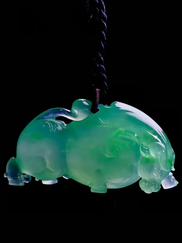 【扭转乾坤】,玉雕大师老蒋雕刻,作品尺寸55-28.5-12.2mm, 30.