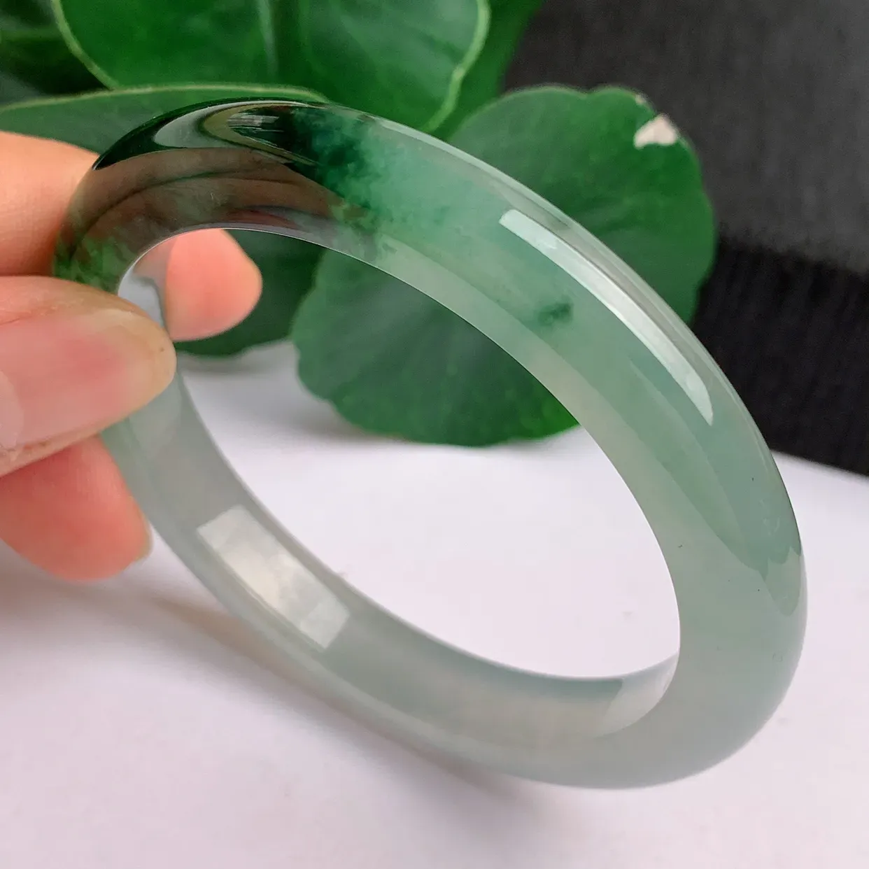 缅甸a货翡翠,冰种飘绿正圈手镯57.