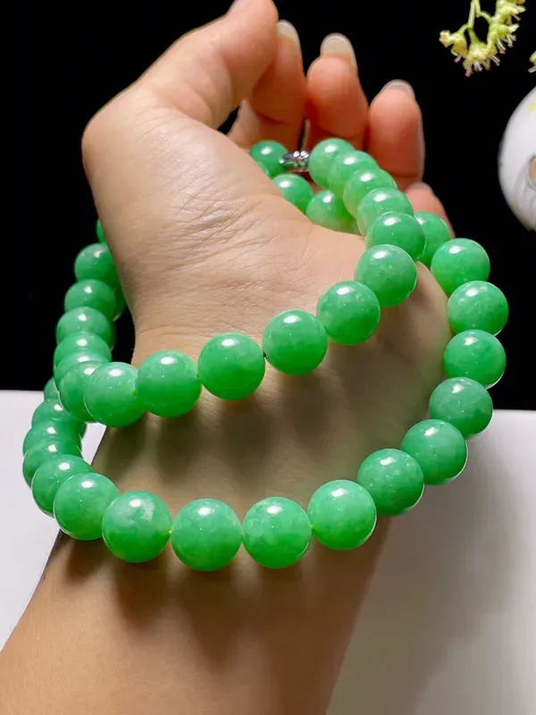 冰种飘绿花六字真言翡翠珠