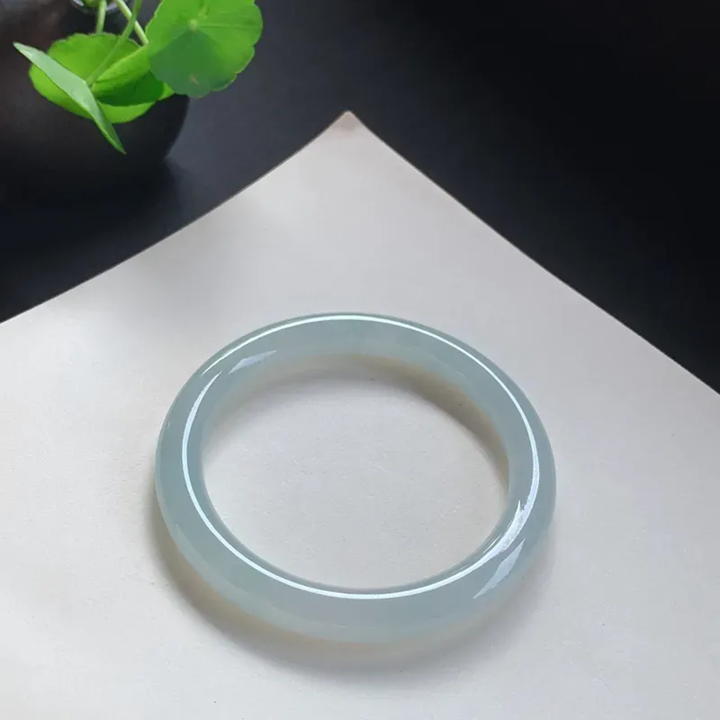 莹润飘绿正圈手镯60mm