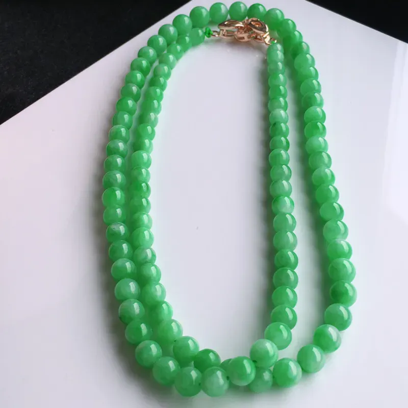 天然缅甸老坑翡翠A货绿色佛珠圆珠子项链，料子细腻柔洁，尺寸珠子取一6mm，扣字为普通装饰品，