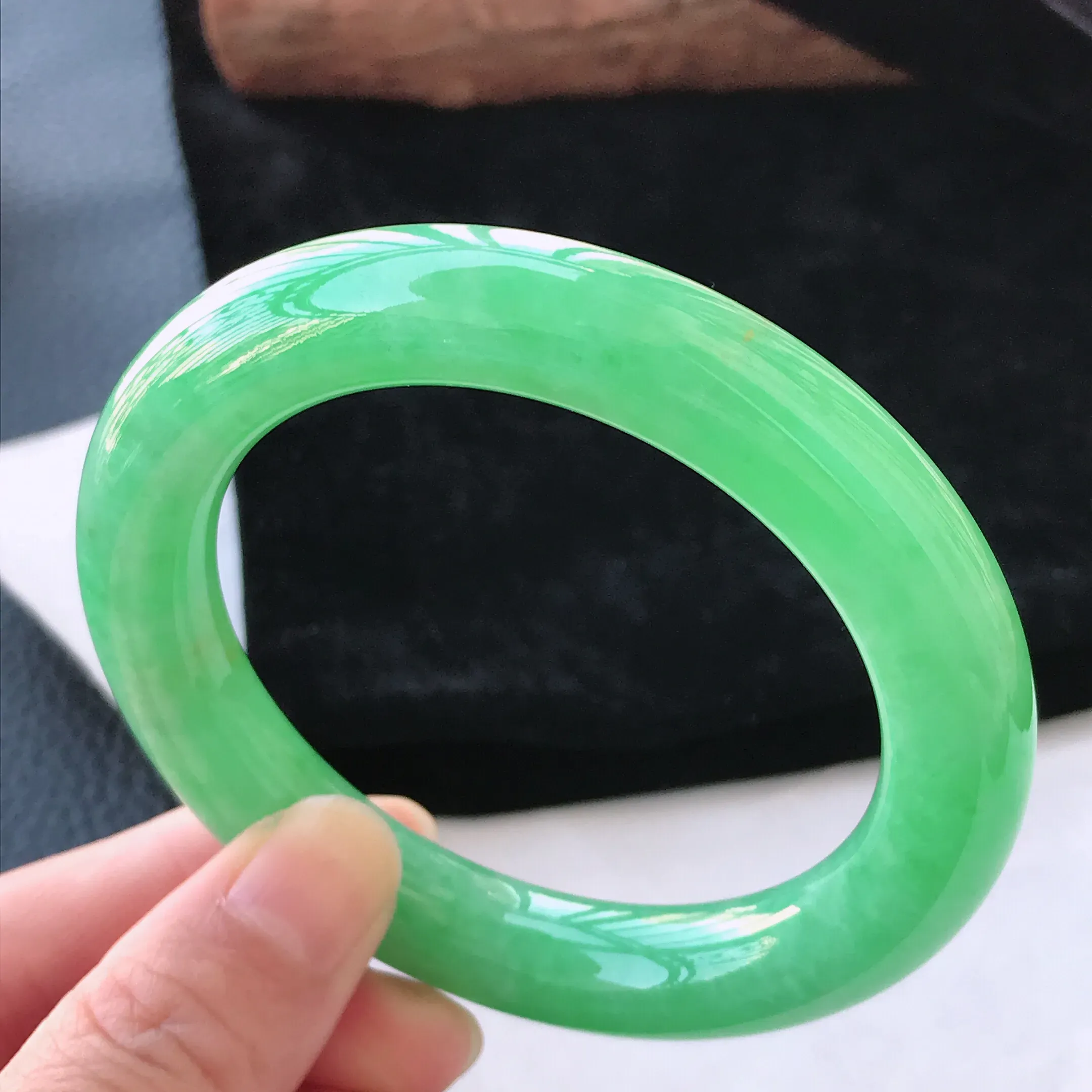 老坑水润满色阳绿翡翠圆条手镯  圈口55.9/11.2/11.