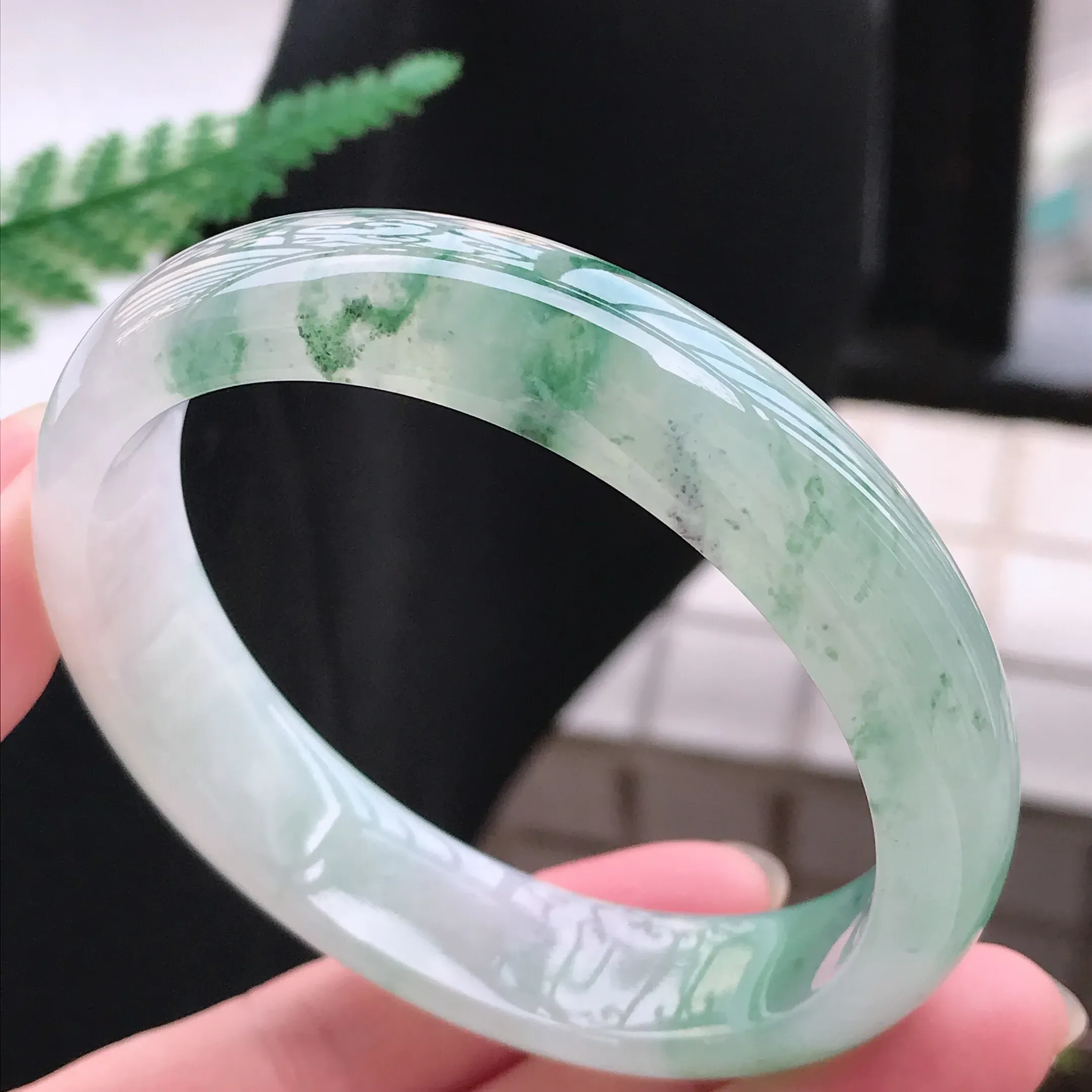 老坑水润飘花翡翠正圈手镯