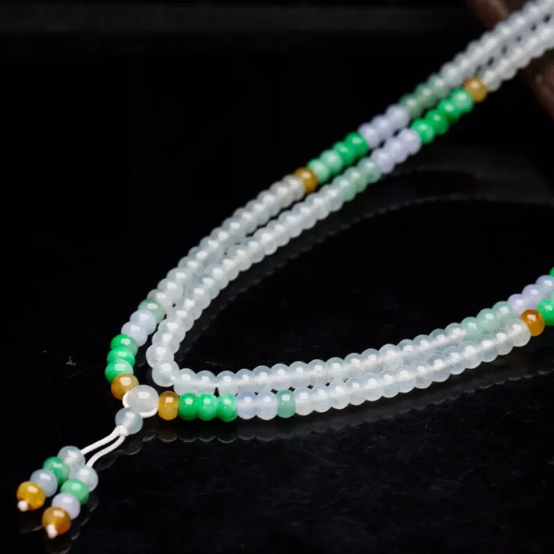 多彩翡翠珠链，共103颗珠子，取其中一颗珠尺寸大约5.4*3.6mm，莹润光泽，实物漂亮，佩戴效果大方高贵