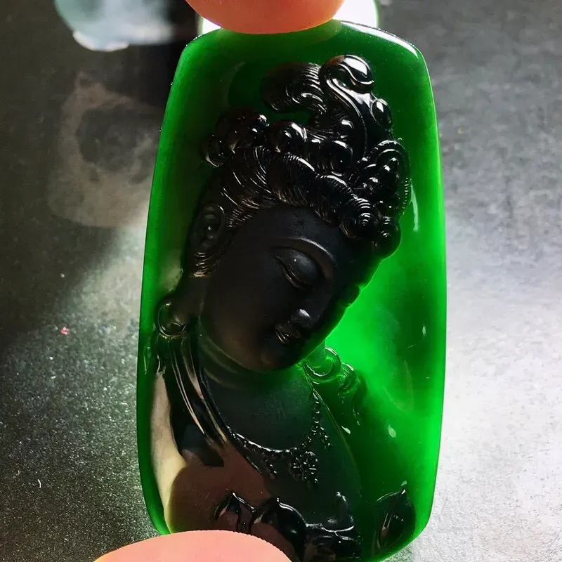 严选推荐（实物更棒）邢艳朝大师观音法相作品，老坑冰种墨翠材料，料子很好，黑亮油润，光泽度佳，种