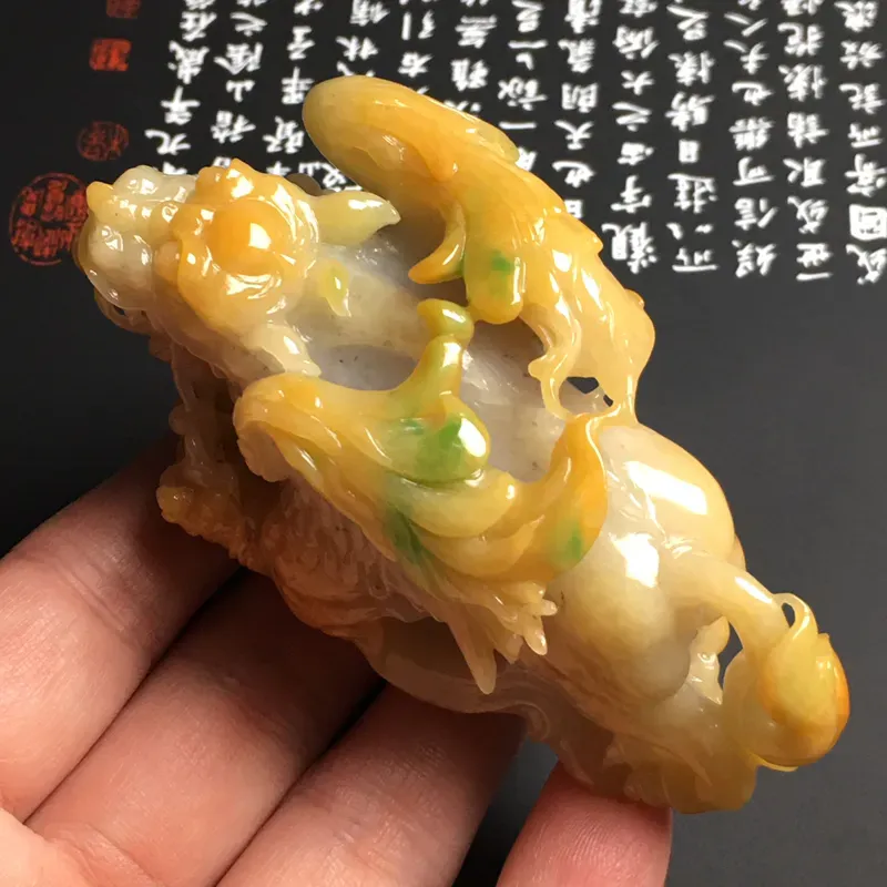 糯化种黄加绿【飞天貔貅】手把件 色彩艳丽 质地细腻 雕工精湛