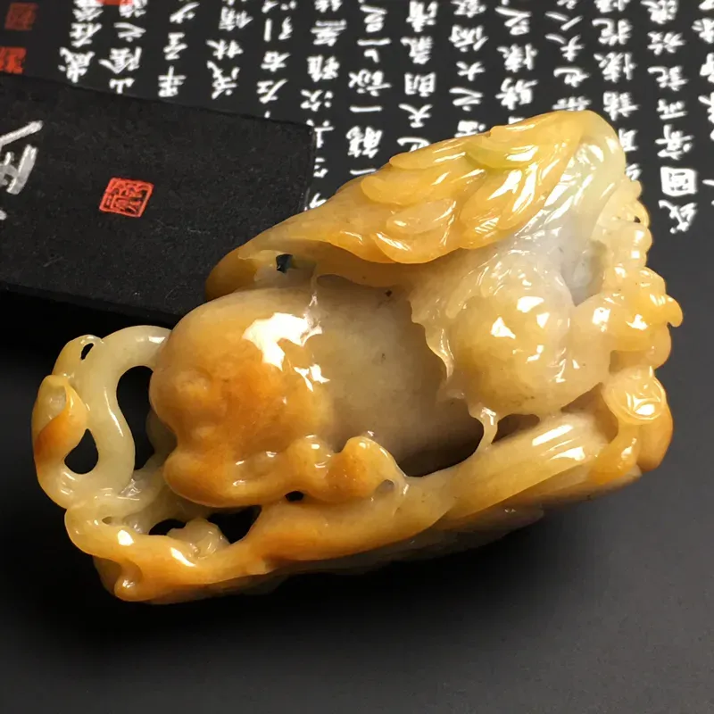 糯化种黄加绿【飞天貔貅】手把件 色彩艳丽 质地细腻 雕工精湛