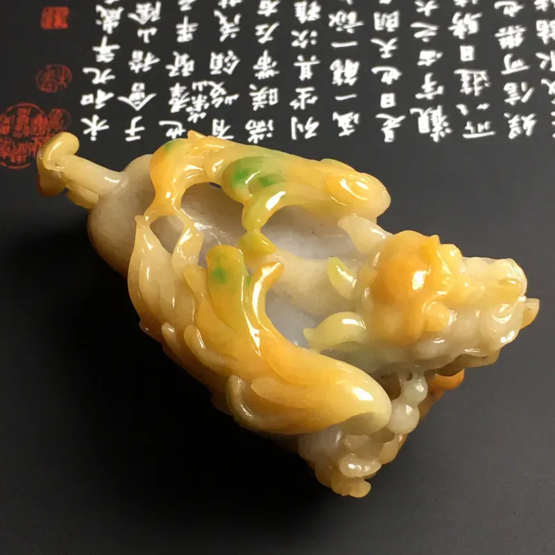 糯化种黄加绿【飞天貔貅】手把件 色彩艳丽 质地细腻 雕工精湛