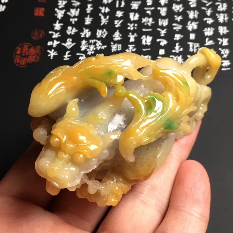 糯化种黄加绿【飞天貔貅】手把件 色彩艳丽 质地细腻 雕工精湛