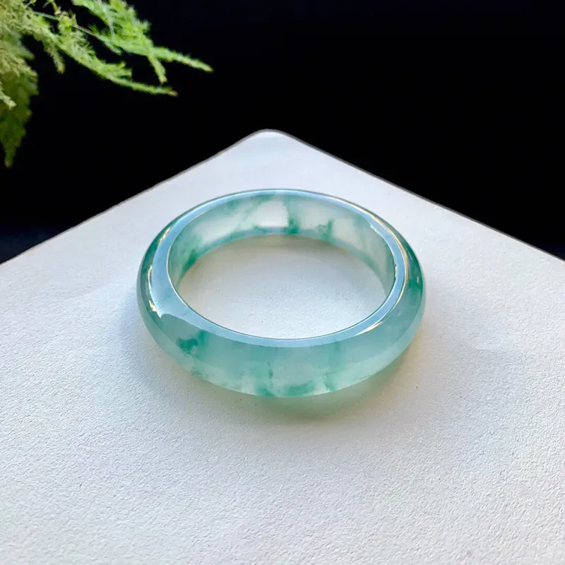 冰种飘花翡翠正圈手镯 圈口58 6 14 2 9 2 冰纯莹润 洁净光滑 果冻质地 淡湖水绿底色 朵朵绿花娇艳欲滴 水润 种老 对庄翡翠网 冰种飘花翡翠正圈手镯 圈口58 6 14 2 9 2 冰纯莹润 洁净光滑 果冻质地 淡湖水绿底色 朵朵绿花娇艳欲滴 水润 种老 对庄翡翠网