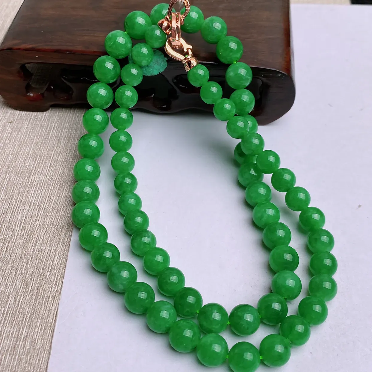A货翡翠-种好满绿圆珠项链，尺寸-7.6*9.7mm