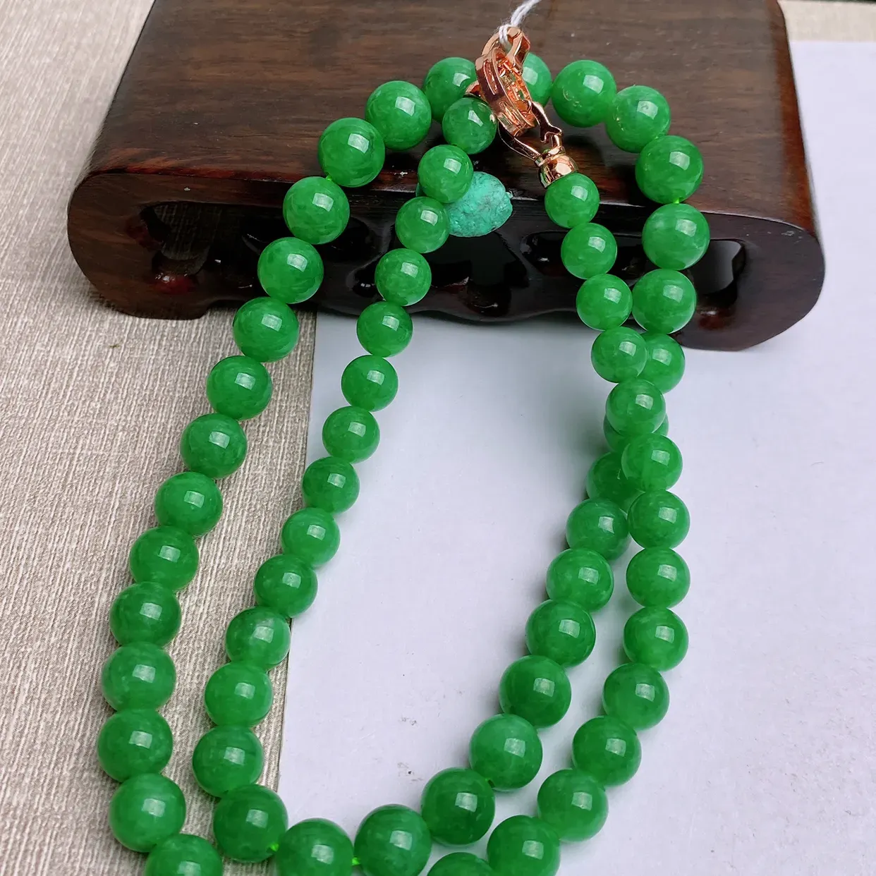 A货翡翠-种好满绿圆珠项链，尺寸-7.6*9.7mm